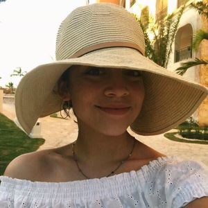 Meet your Posher, Arielle